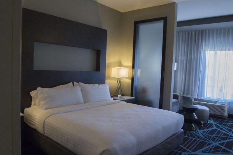 Holiday Inn Express & Suites - Charlotte Airport, An Ihg Hotel Dış mekan fotoğraf